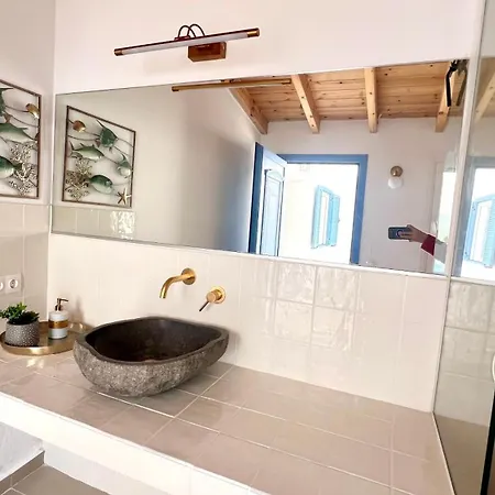 Сasa de vacaciones Aiora - Beautiful Stone House With Rooftop Terrace