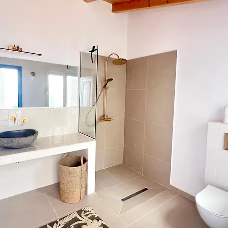 Сasa de vacaciones Aiora - Beautiful Stone House With Rooftop Terrace *